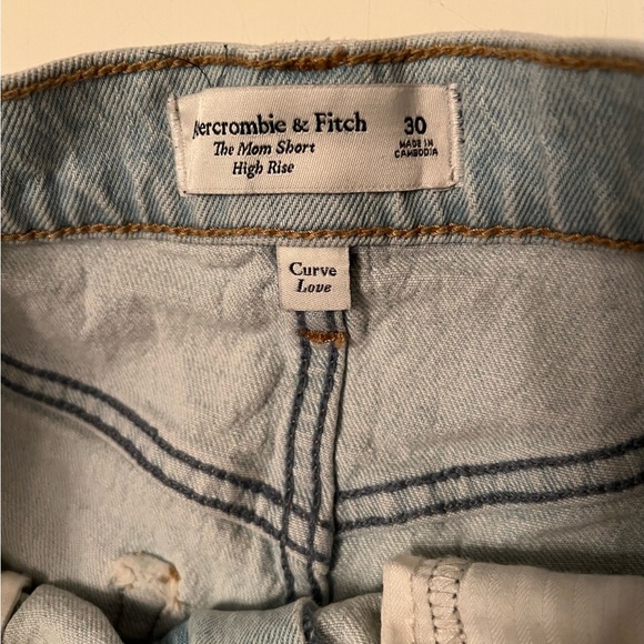 Abercrombie & Fitch Curve Love The Mom Shorts High Rise Light Wash Denim Size 30 - Picture 5 of 11
